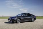 Lexus ES300h with Digital Side-View Monitor 2020 года (EU)